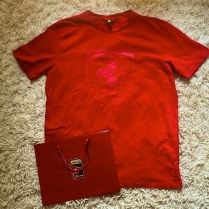 Ferrari Tee - red with bag